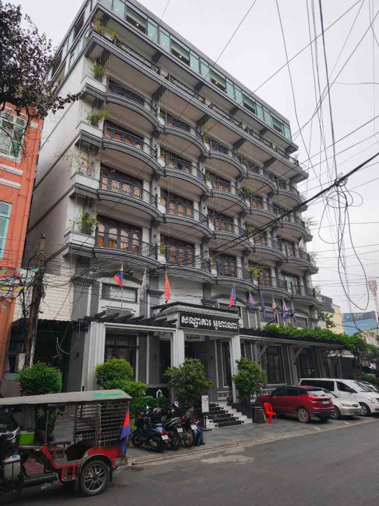 The street view of the Ohana Palace Hotel in Phnom Penh