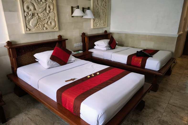 Twin beds in the twin room at the melasti resort in Legian bali